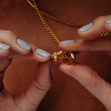 Bee Fastener Chain Necklace